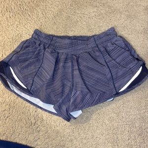 Lululemon hotty hot shorts size 6